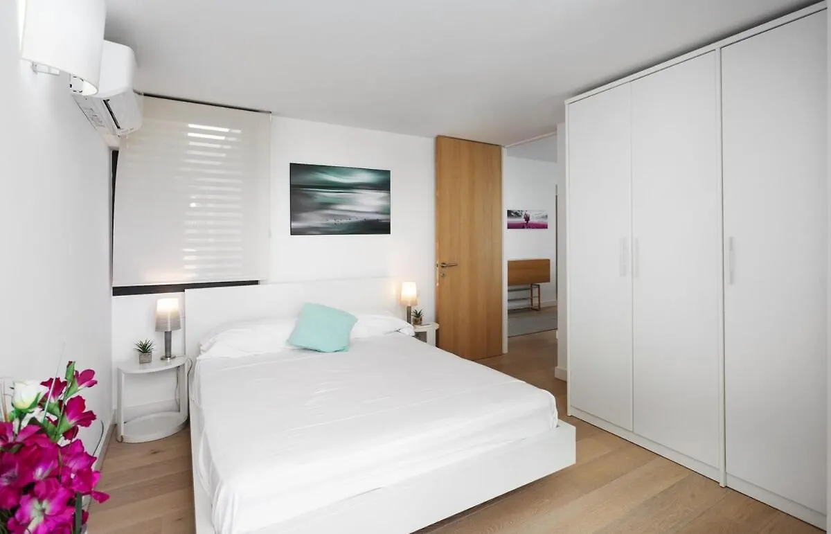 4-Bed Luxury Villa 5-Star Resort 卡尔德斯德马拉维亚 0*,  西班牙