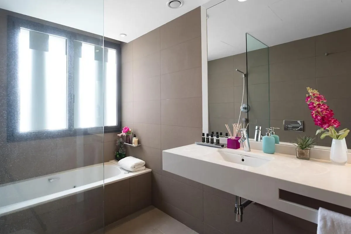 4-Bed Luxury Villa 5-Star Resort Caldes de Malavella Spagna